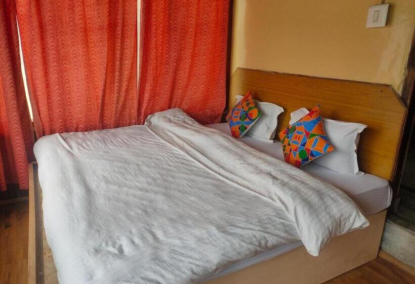 Deluxe Room Mountain View, Bhrigu