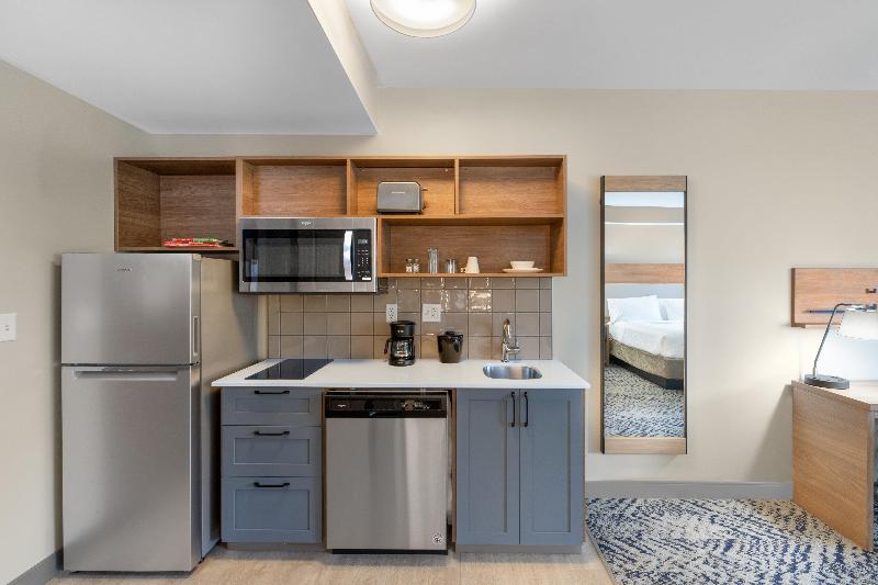 带四张床的标准工作室, Candlewood Suites   Asheville Downtown, An Ihg