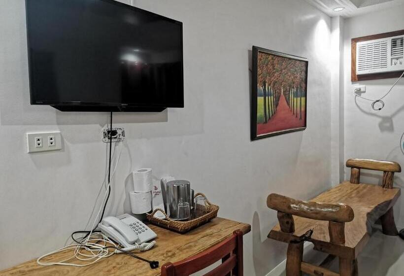 Семейный Номер Deluxe, Reddoorz Plus @ Jollydays Hotel Nueva Ecija