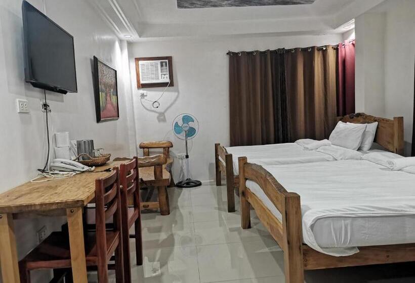 Семейный Номер Deluxe, Reddoorz Plus @ Jollydays Hotel Nueva Ecija