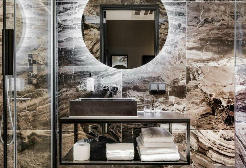 اتاق راحتی, Le Petit Marin Boutique