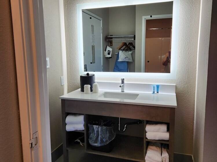 اتاق استاندارد با 2 تخت دوبل, Baymont By Wyndham Davenport