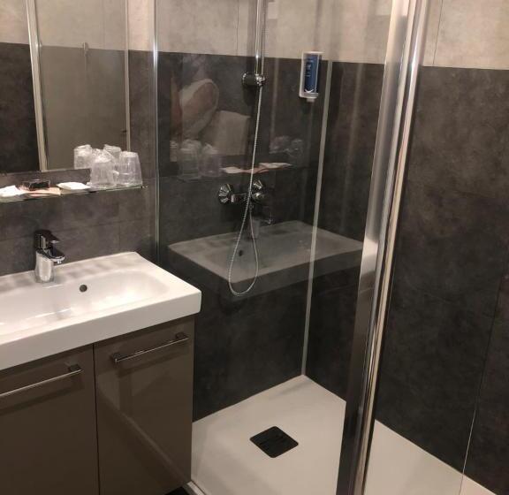 اتاق سوپریور سه تخته, Brit Hotel Quimper Nord