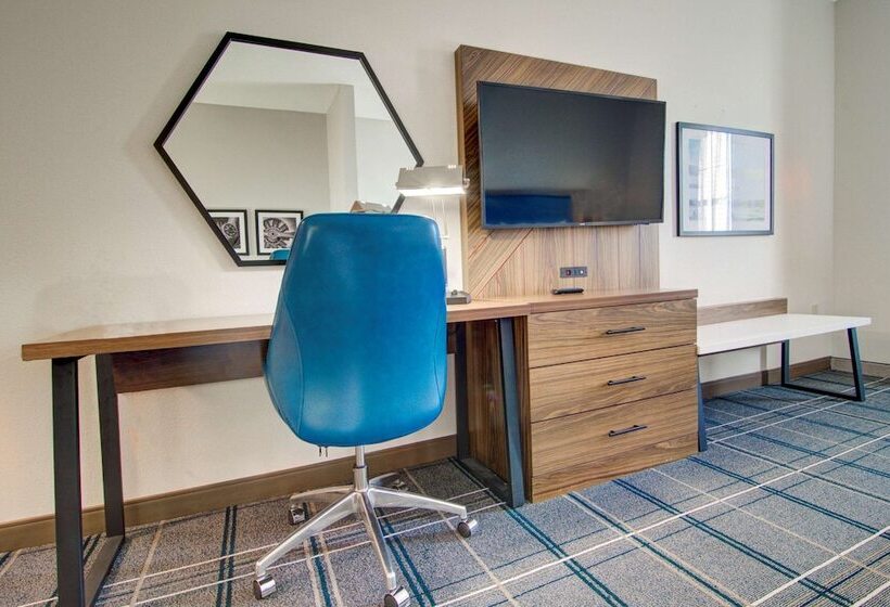 Люкс, Comfort Suites Newport News Airport
