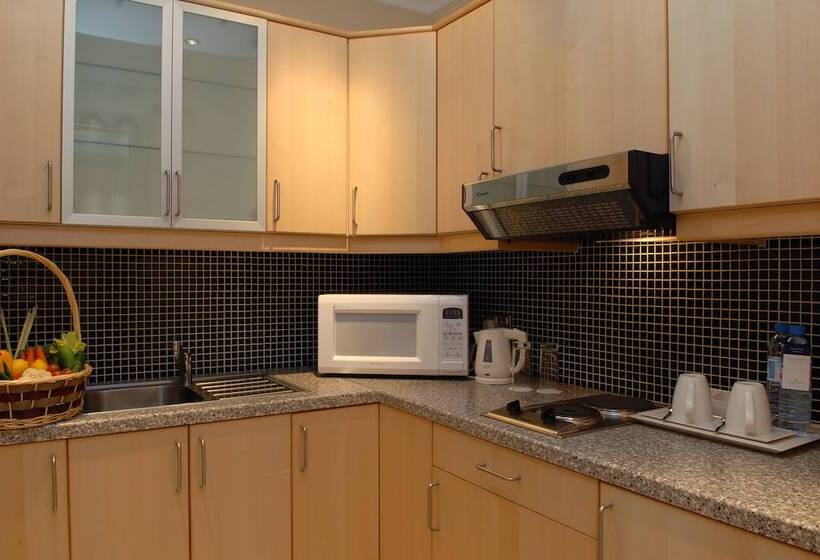 سوئیت با تخت بزرگ, Copthorne Al Jahra Hotel & Resort