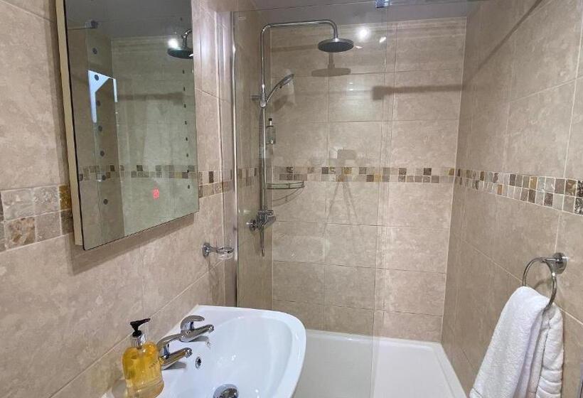 패밀리 룸, Butterchurn Guest House