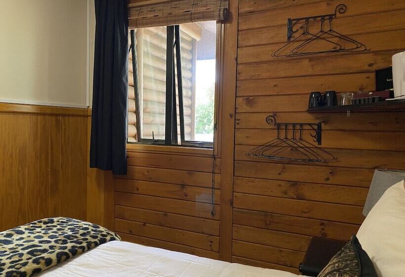 Студио Базик, Lakefront Lodge Taupo