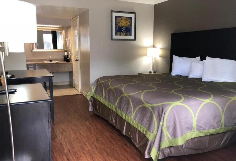 Номер Стандарт Кровать Кинг Адаптированный для Инвалидов, Super 8 By Wyndham San Antonio Pearl District / Downtown