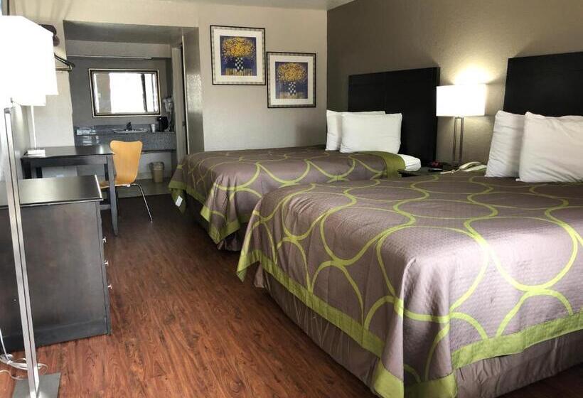 Номер Стандарт Адаптированный для Инвалидов, Super 8 By Wyndham San Antonio Pearl District / Downtown