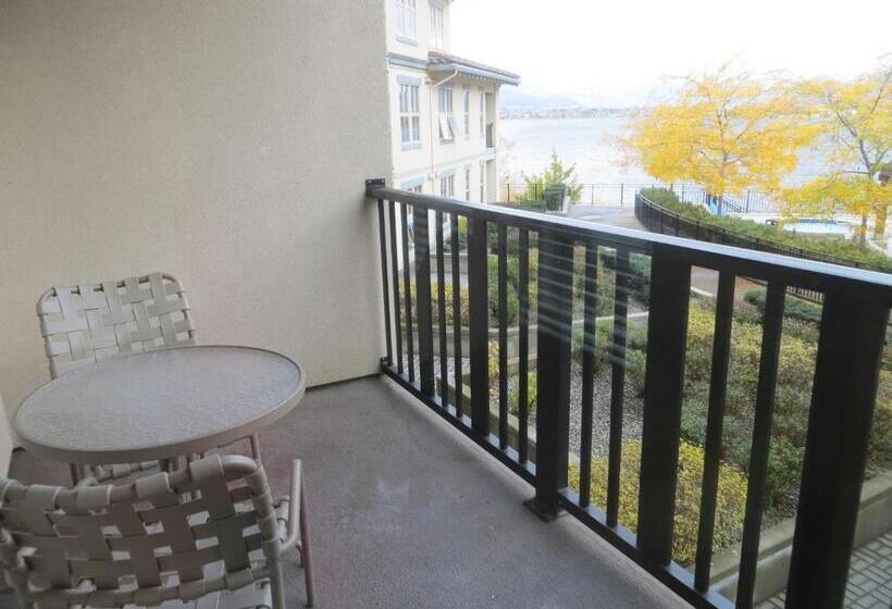 可观景的套房, Walnut Beach Resort
