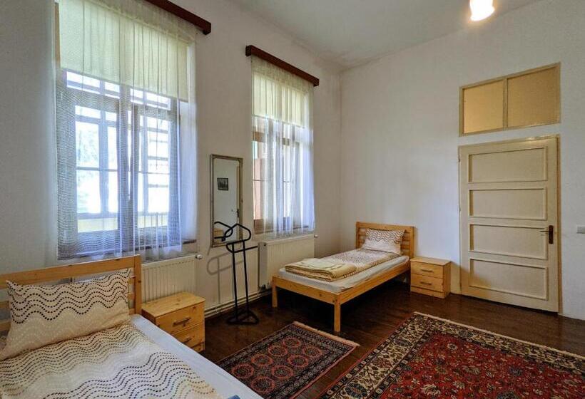 Трехместный Номер Стандарт Совместная Ванная, Gästehaus Honigberg Next To The Fortified Church Of Harman
