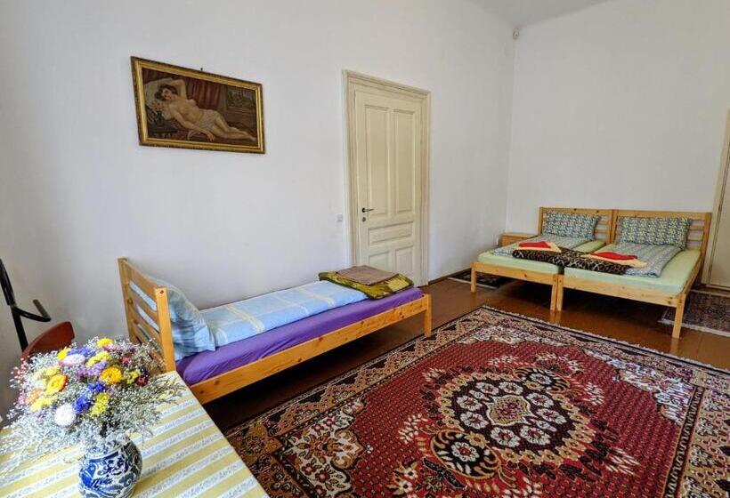 Номер Стандарт Трехместный, Gästehaus Honigberg Next To The Fortified Church Of Harman