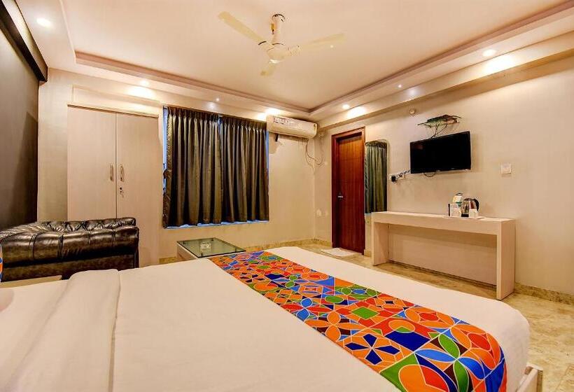 Номер Deluxe, Fabhotel Srk Platinum Inn   Nr Forum Mall