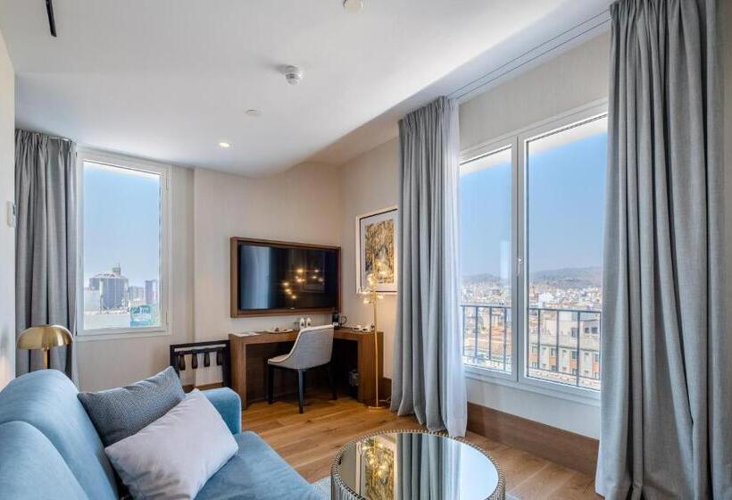 سوییت جونیور, Soho Boutique Equitativa
