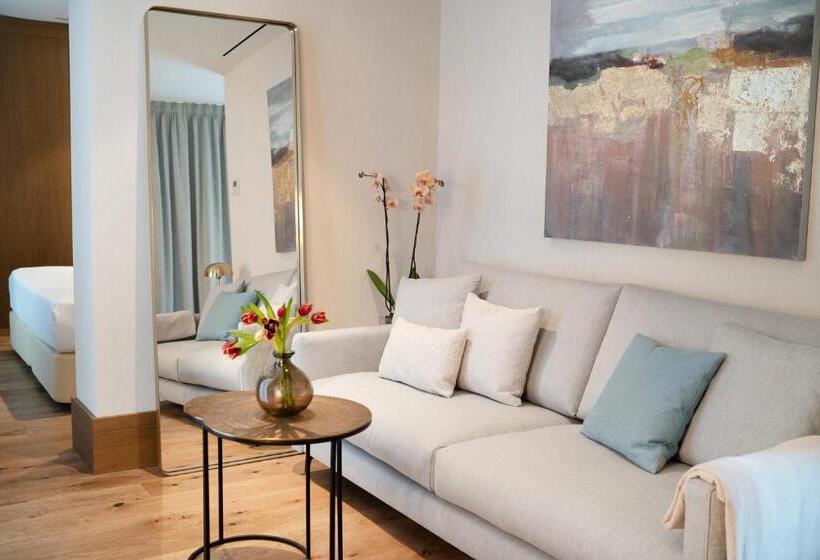 اتاق خانوادگی, Soho Boutique Equitativa