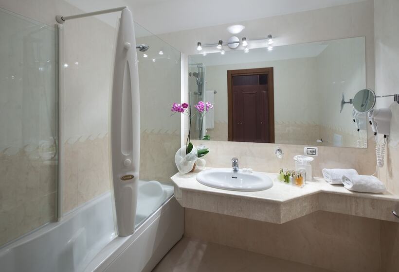 اتاق سوپریور با چشم‌انداز دریا, Gabbiano Azzurro Hotel & Suites