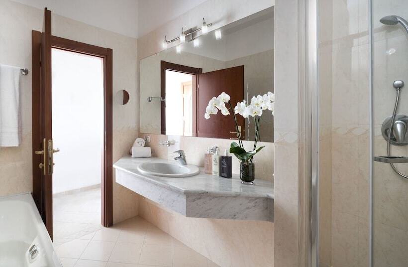 اتاق سوپریور با چشم‌انداز دریا, Gabbiano Azzurro Hotel & Suites