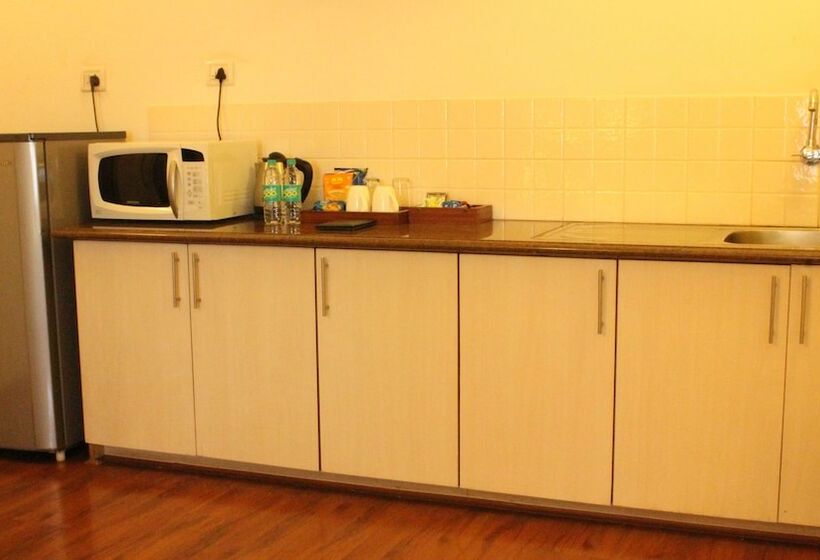 Номер Deluxe, Justa Off Mg Road