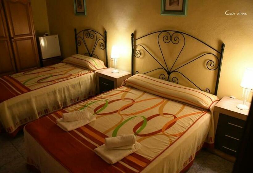 Standard Kolmen Hengen Huone, Hostal Costa De La Luz