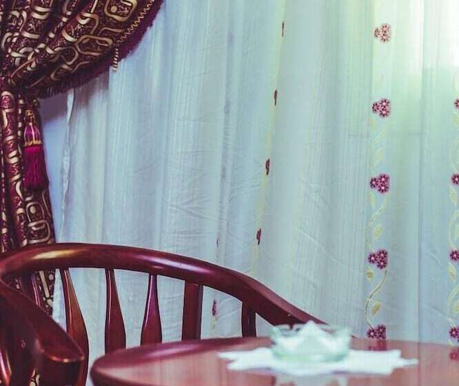 اتاق یک تخته با چشم‌انداز استخر, La Viena Health Resort
