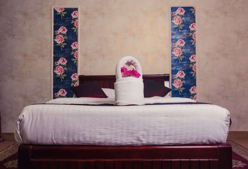 اتاق یک تخته با چشم‌انداز استخر, La Viena Health Resort
