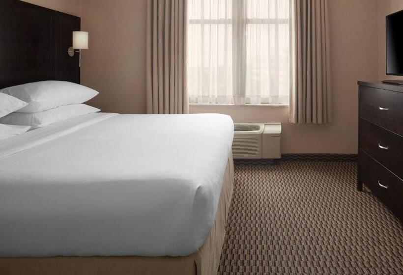 Люкс Кровать Кинг, Delta Hotels By Marriott Guelph Conference Centre