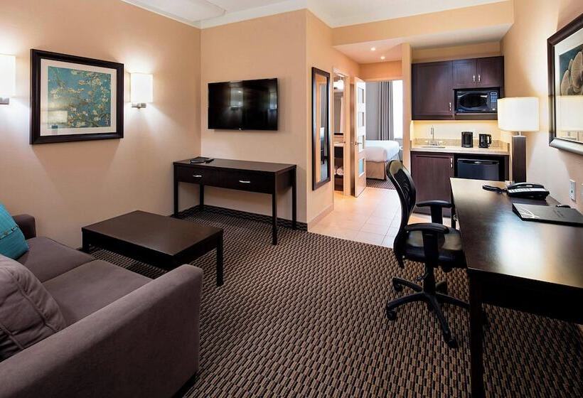 Люкс, Delta Hotels By Marriott Guelph Conference Centre