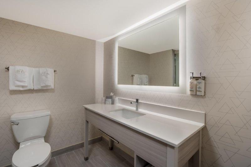 سوئیت برای معلولان, Holiday Inn Express & Suites Lexington, An Ihg