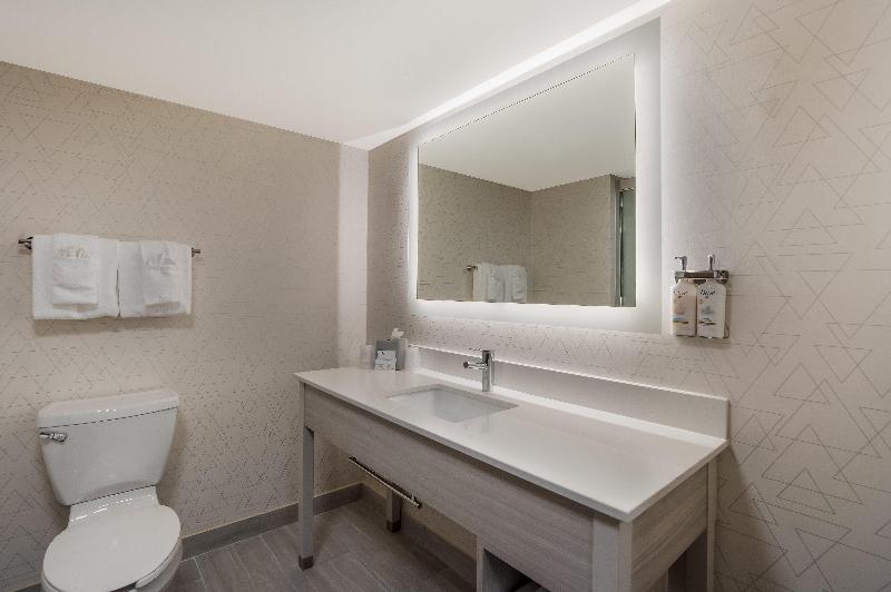سوئیت برای معلولان, Holiday Inn Express & Suites Lexington, An Ihg