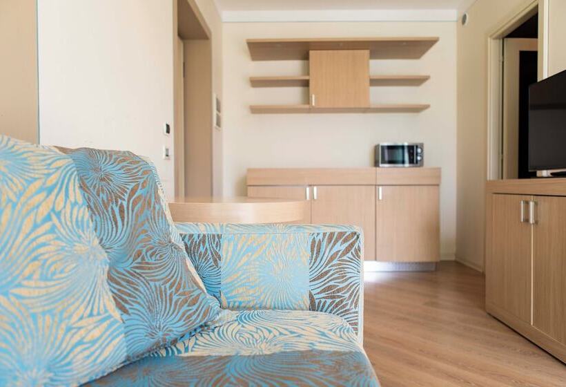 اتاق لوکس, Resort Lake Garda