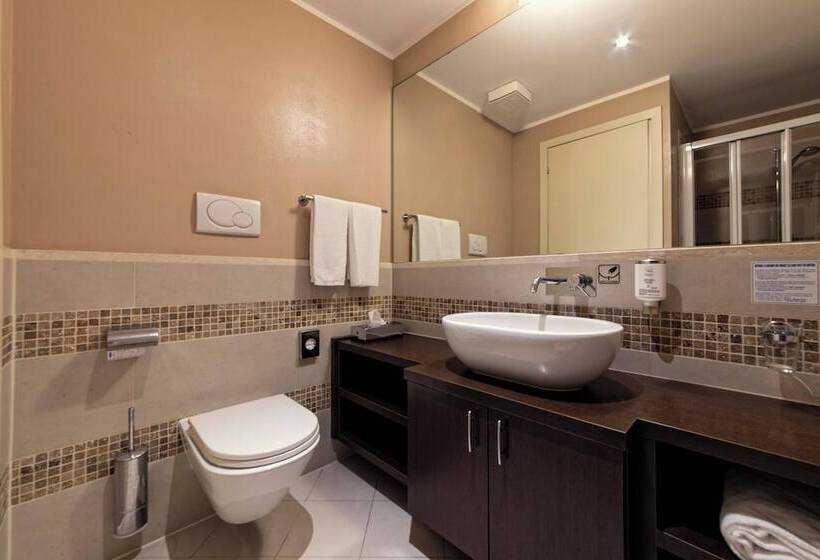 اتاق لوکس, Resort Lake Garda