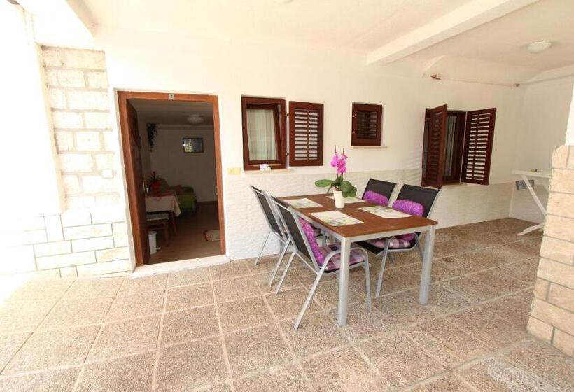 آپارتمان 1 خوابه با تراس, Apartments And Room Silvana