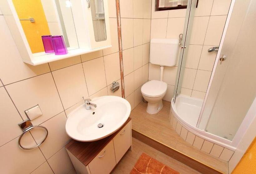 آپارتمان 1 خوابه با تراس, Apartments And Room Silvana