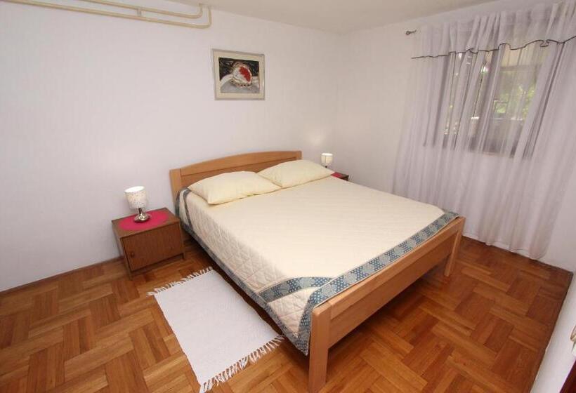 آپارتمان 1 خوابه با تراس, Apartments And Room Silvana