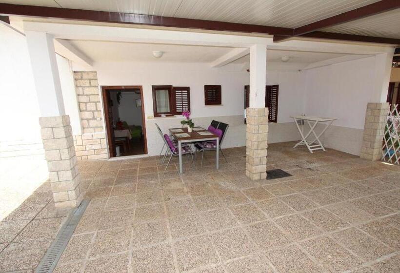 آپارتمان 1 خوابه با تراس, Apartments And Room Silvana