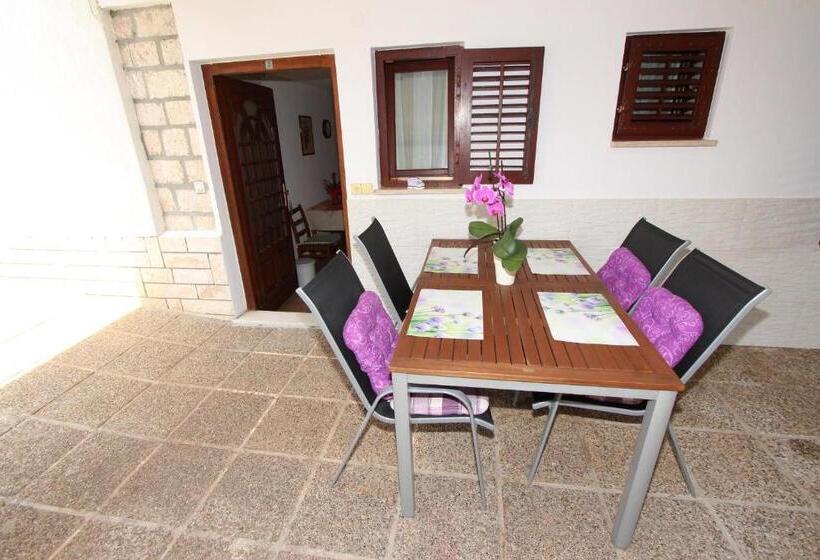 آپارتمان 1 خوابه با تراس, Apartments And Room Silvana