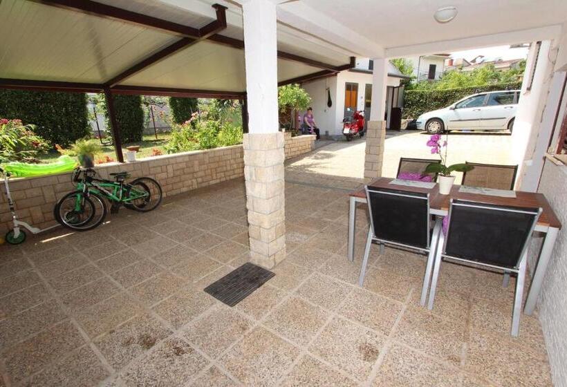 آپارتمان 1 خوابه با تراس, Apartments And Room Silvana