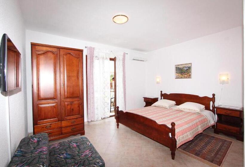 آپارتمان 1 خوابه با بالکن, Apartments And Room Silvana