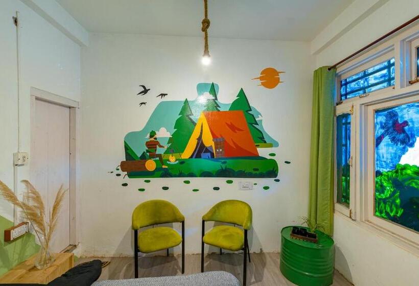 디럭스 룸, Jungle Hostel By Whoopers