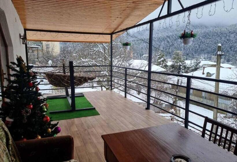 اتاق خانوادگی, Guest House Sando
