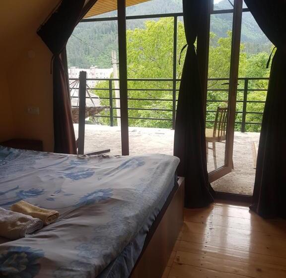 اتاق خانوادگی, Guest House Sando