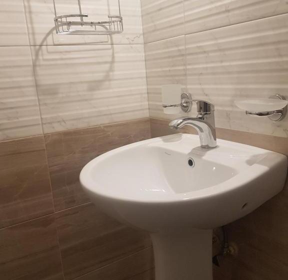 اتاق خانوادگی, Guest House Sando