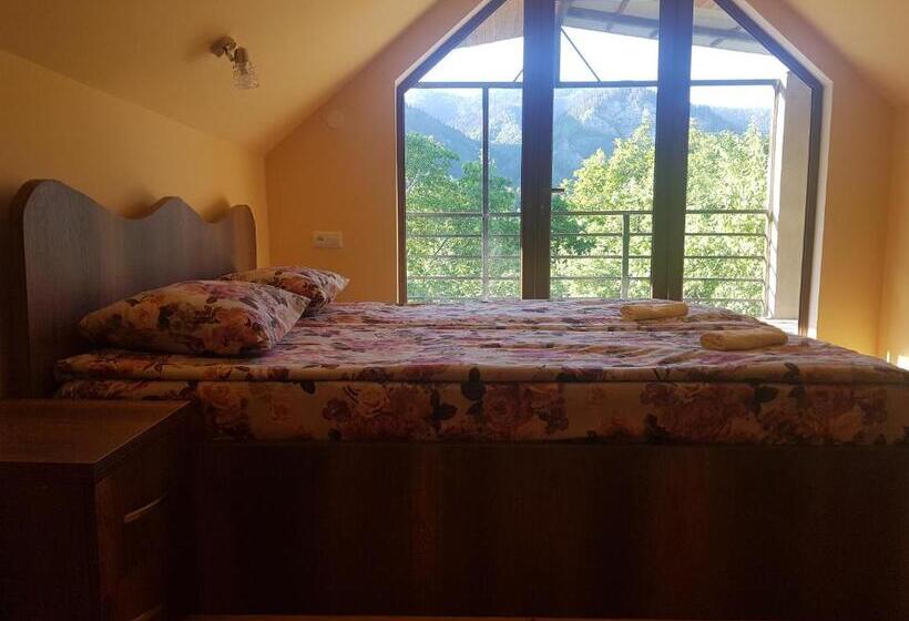 اتاق خانوادگی, Guest House Sando