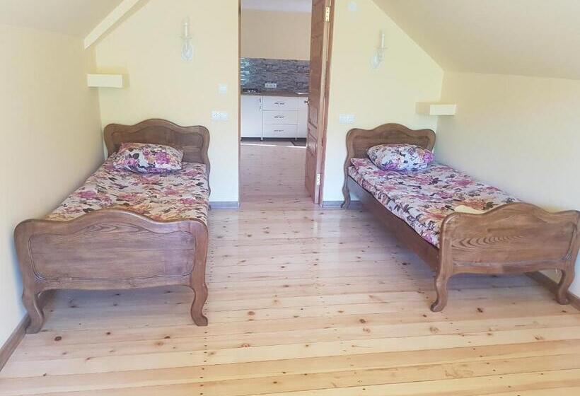 اتاق خانوادگی, Guest House Sando
