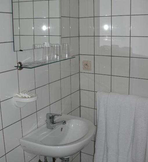 اتاق استاندارد سه نفره, Hôtel Les Acteurs