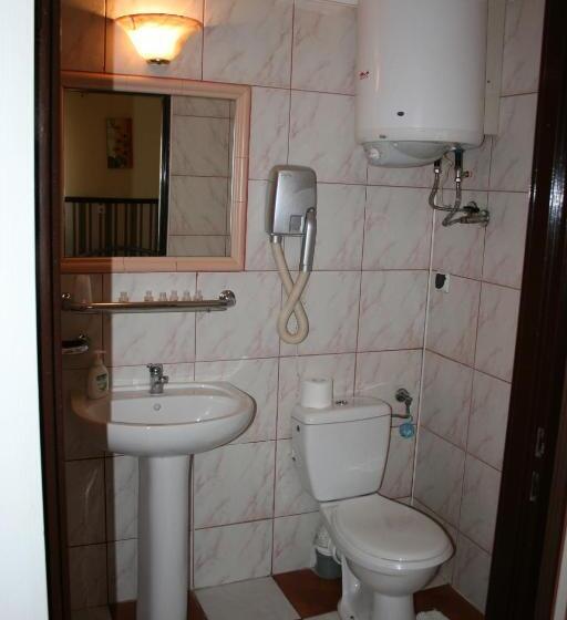 تختخواب در اتاق مشترک, Komfort Inn   Dwór Hubertus