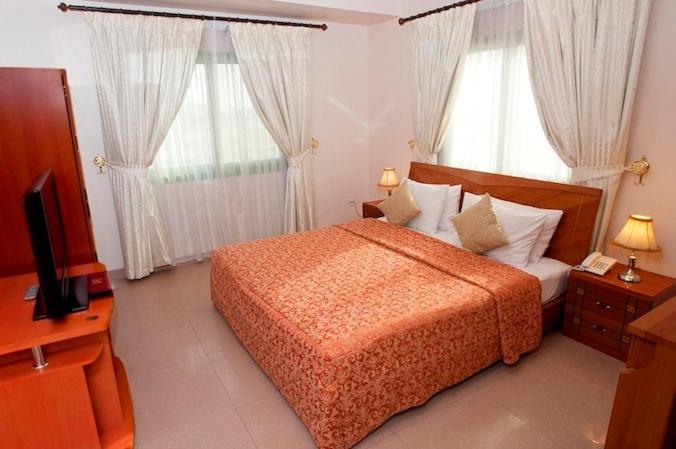 Quarto Estandar, Safeer Plaza