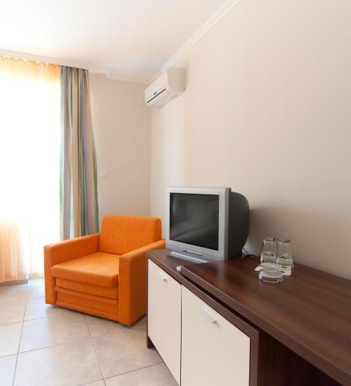 Comfort room with balcony, Guest House Hiora