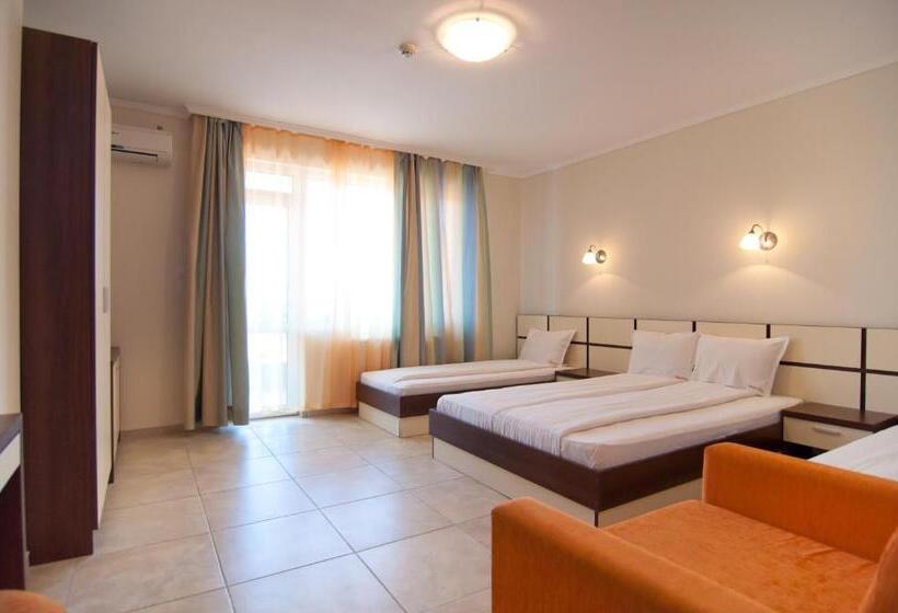 Четырехместный Номер Deluxe, Guest House Hiora