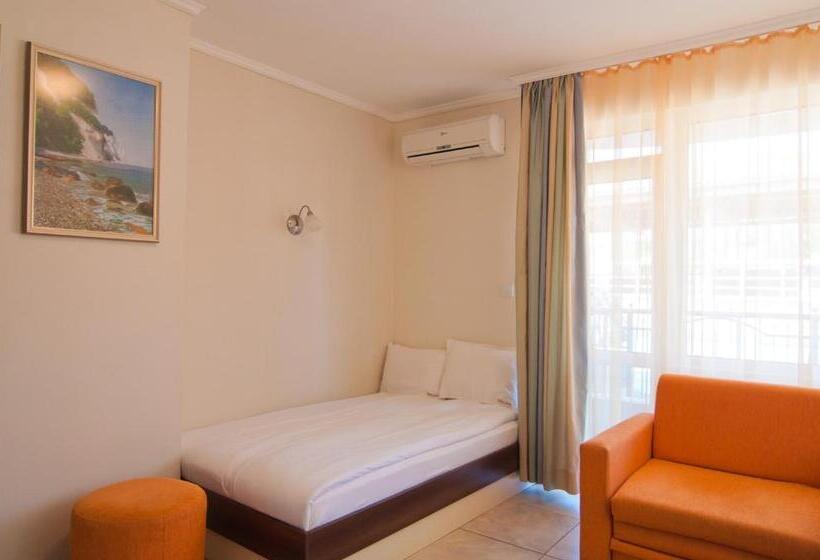 Quarto Familiar, Guest House Hiora
